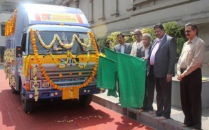 Syndicate Bank donates a meal distribution vehicle to Akshaya Patra
