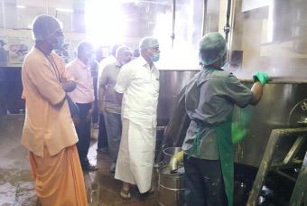 Puducherry education minister visits Vasanthapura kitchen