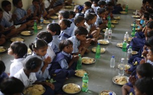Bellary School Childrens having Akshaya Patra Mid-Day Meals