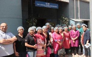 The group of 20 employees from SanDisk who visited The Akshaya Patra Foundation’s V.K. Hill kitchen